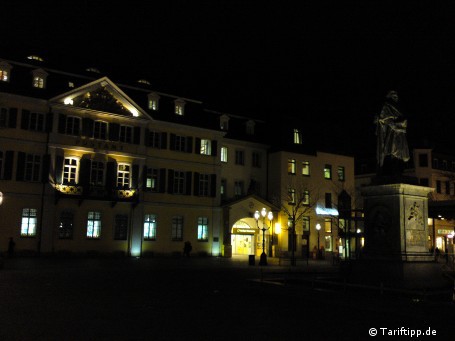Bei optimaler Lichtempfindlichkeitseinstellung gelingen selbst Nachtaufnahmen auf Distanz, allerdings sollte das KC910 dabei ruhig stehen und der Timer ausgel&ouml;st sein